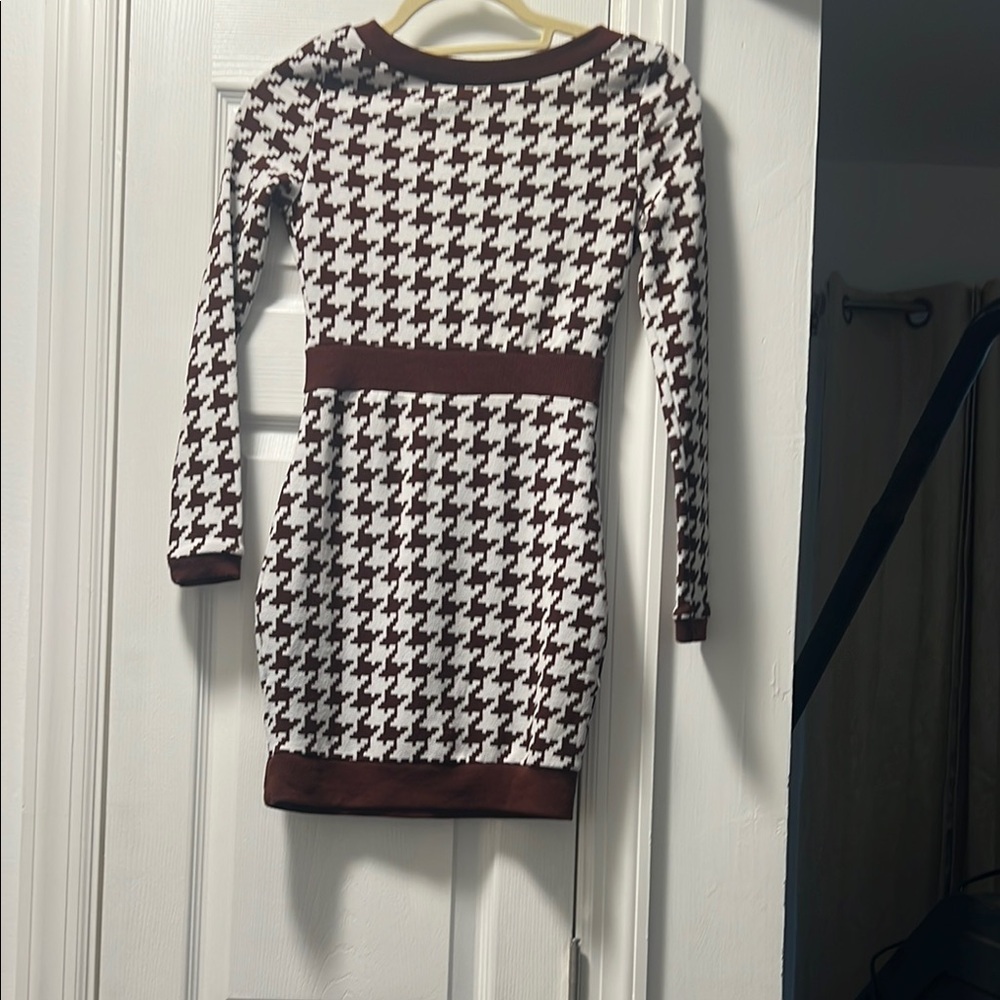 Elegant Houndstooth Dress - Picture 4 of 4